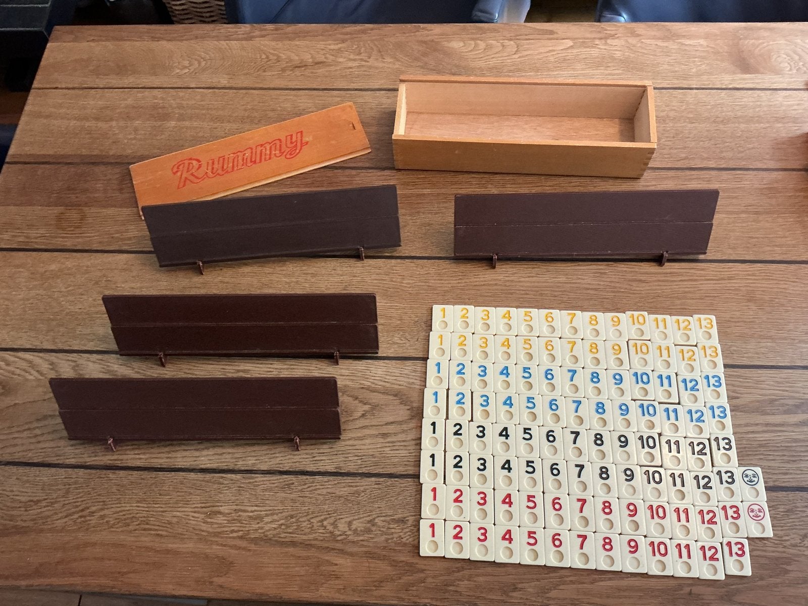 Vintage Rummy Spel met Rekjes en Doos rummikub, Drie of vier spelers, Ophalen of Verzenden, Gebruikt