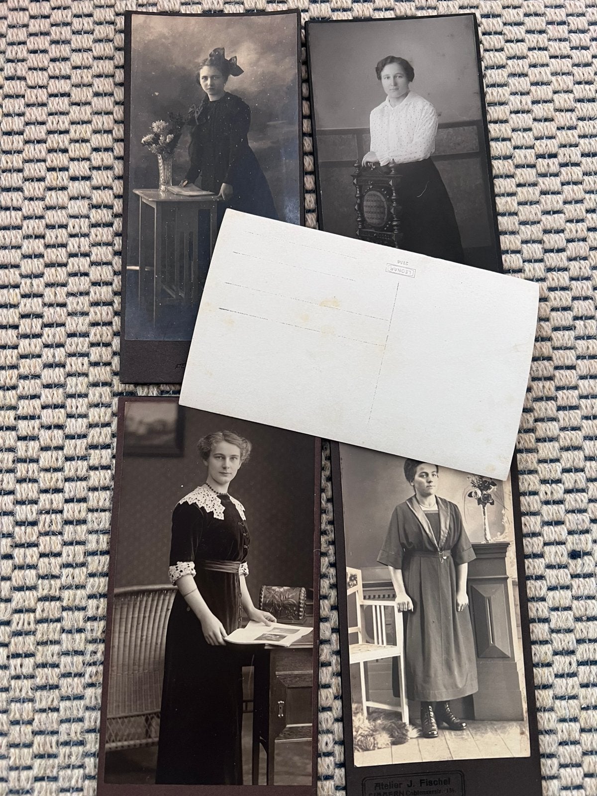 Antieke foto’s op karton, Verzamelen, Foto's en Prenten, Verzenden, Foto, Zo goed als nieuw, Voor 1940