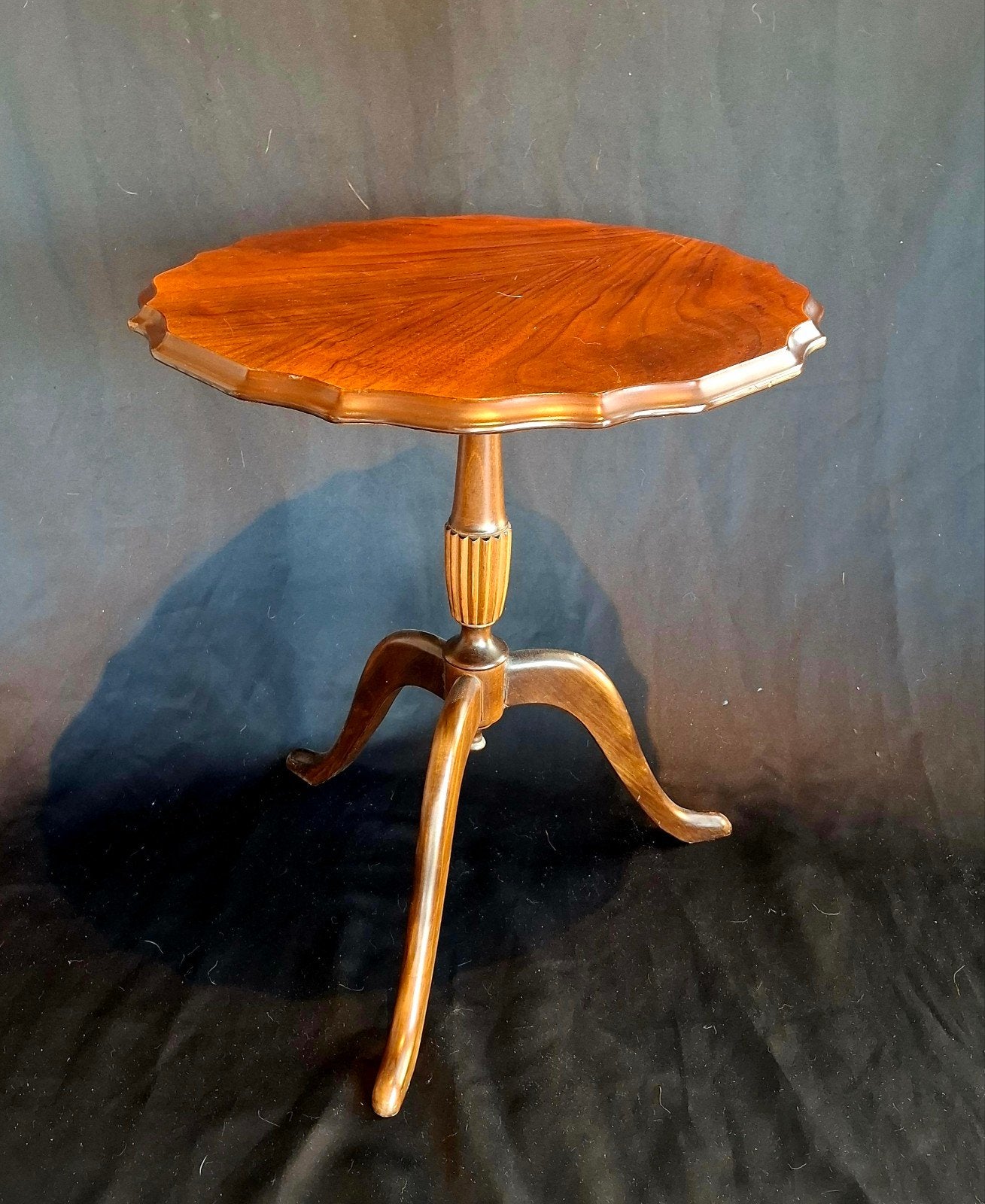 Mooi Vintage Engels Wijntafeltje in Queen Anne Stijl, Ophalen