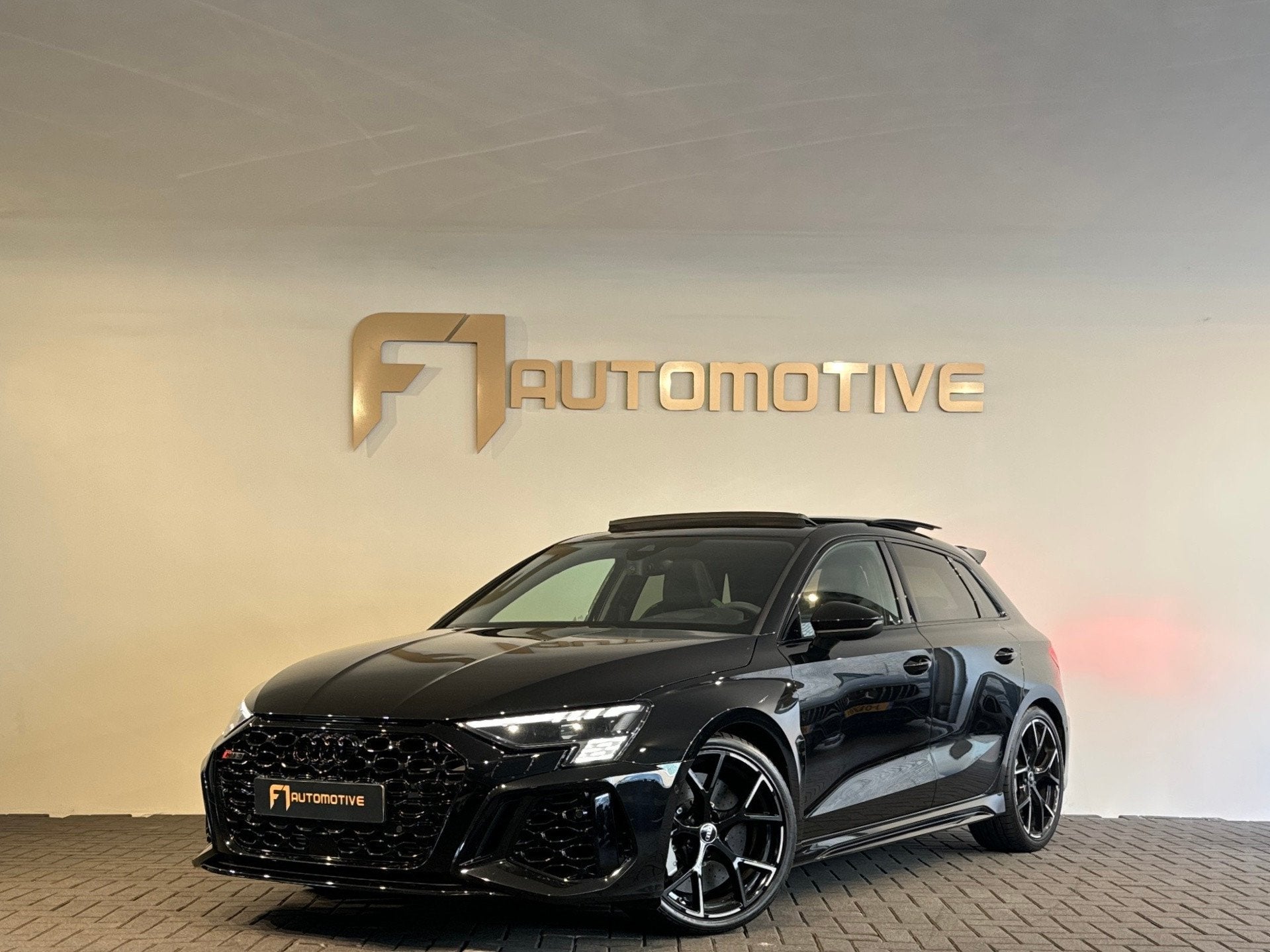 Audi RS3 Sportback 2.5 TFSI quattro Pano|Ceramic|Hulk|Keyles, Auto's, Automaat, Gebruikt, Euro 6, RS3