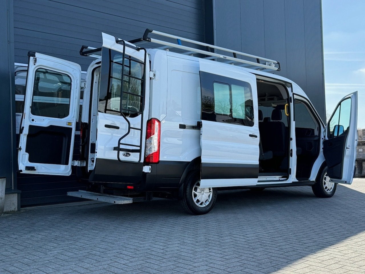 Ford Transit 350 2.0 TDCI 170pk L3H2 DC 6-pers Trend | Trekh, Auto's, Stof, 4 cilinders, Parkeersensor, 2800 kg