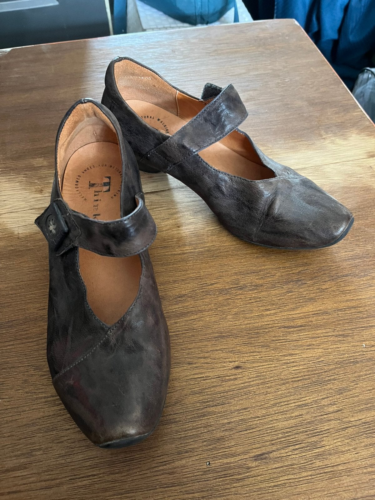 Schoenen maat 39 merk Think!, Kleding | Dames, Schoenen, Ophalen, Zo goed als nieuw, Schoenen met lage hakken