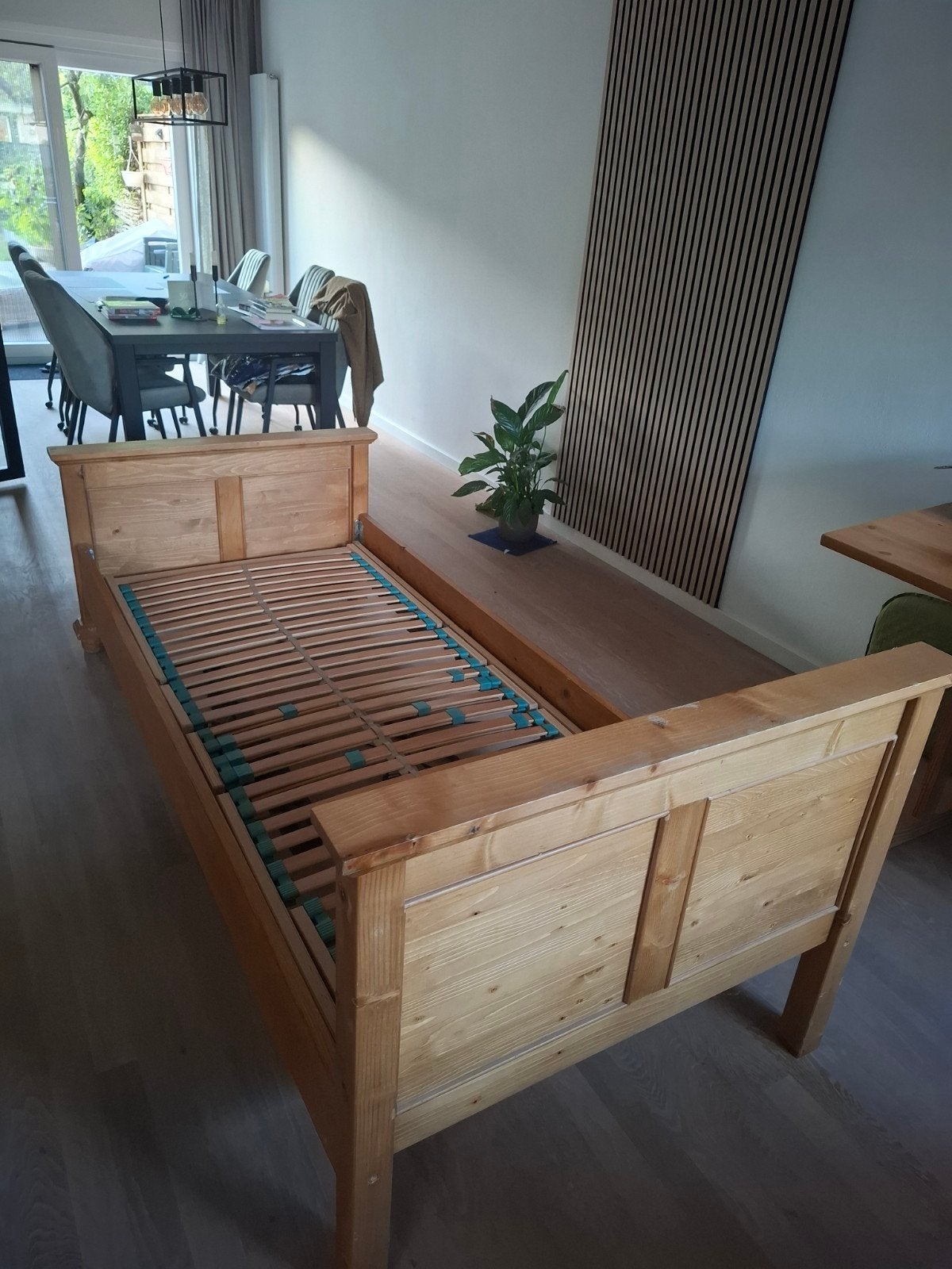 Houten bed met elektrische lattenbodem bodem, Ophalen, Gebruikt, 90 cm, Eenpersoons