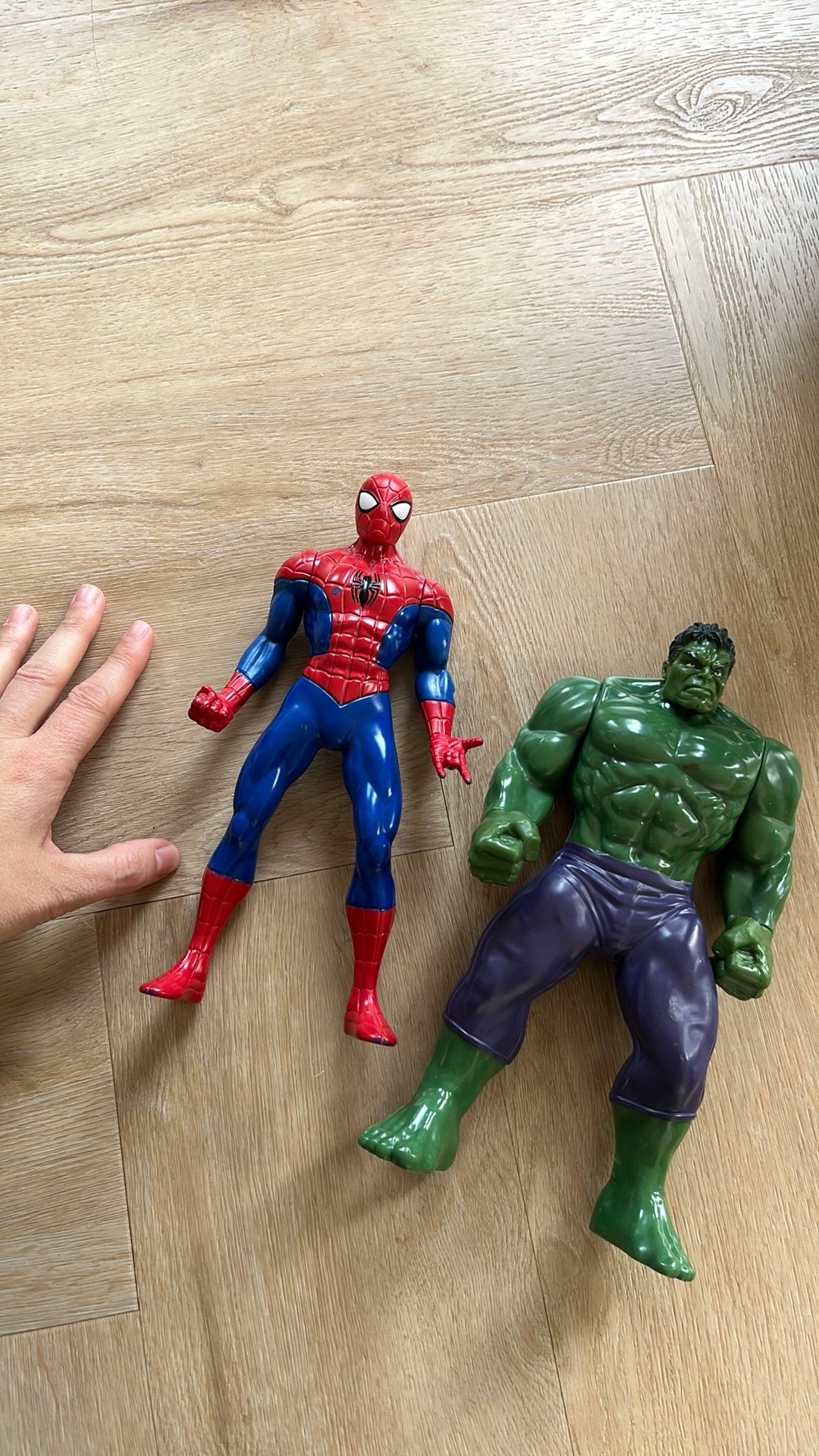 Twee marvel poppen (spiderman en de hulk), Ophalen of Verzenden, Zo goed als nieuw