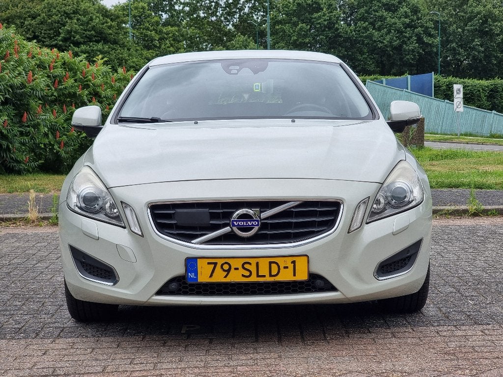 Volvo V60 T3 Start/stop 150pk 2011 Cosmic White metallic, Auto's, Volvo, Achterwielaandrijving, Leder, V60, Handgeschakeld
