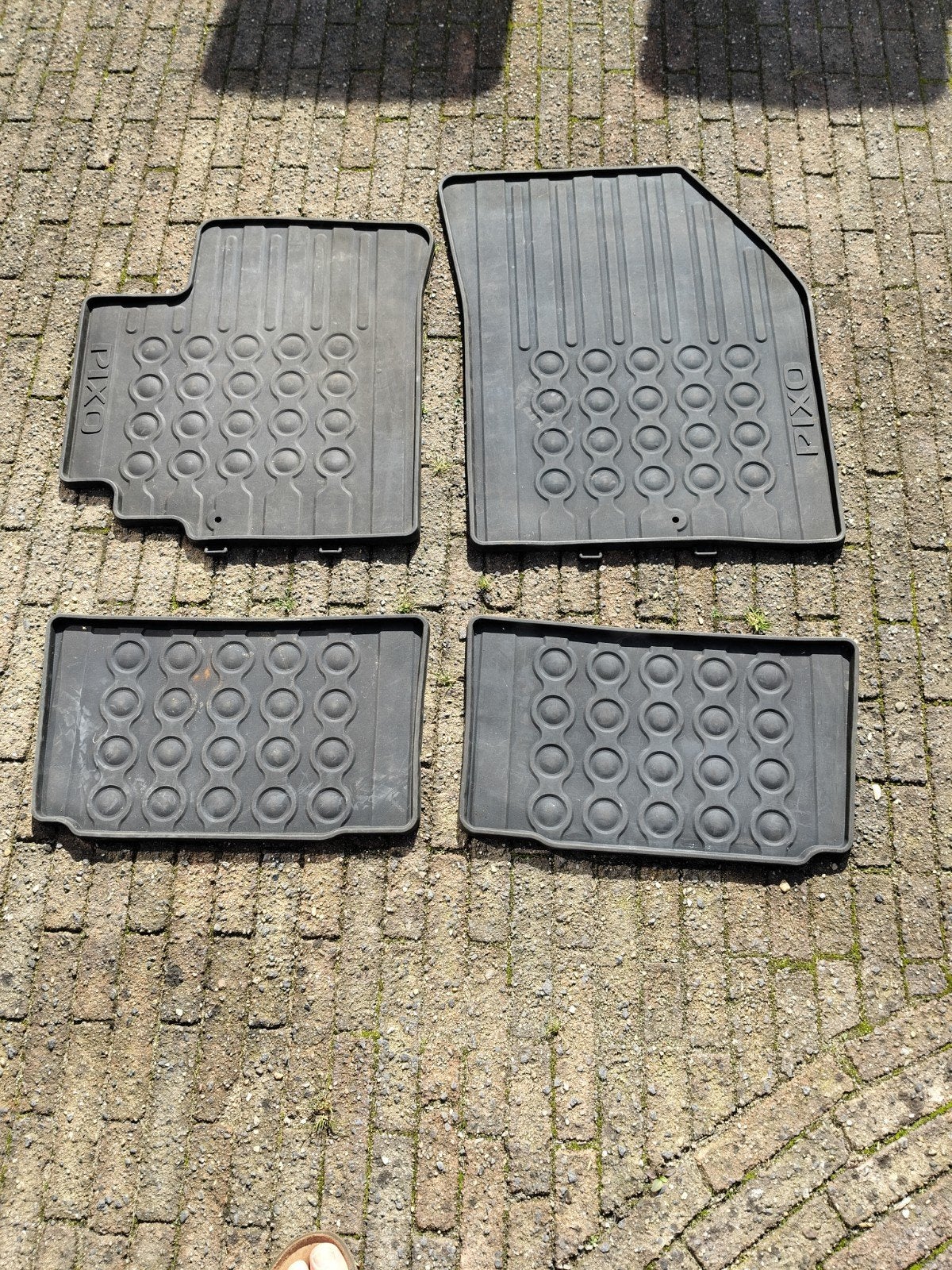 Rubberen automatten voor Nissan Pixo, Ophalen