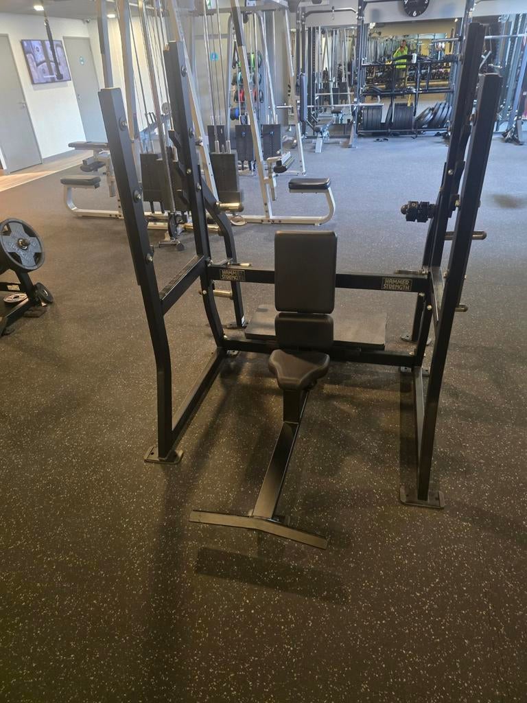 Hammer Strength Olympic Military Bench, Sport en Fitness, Fitnessmaterialen, Ophalen of Verzenden, Zo goed als nieuw, Armen, Fitnessbank