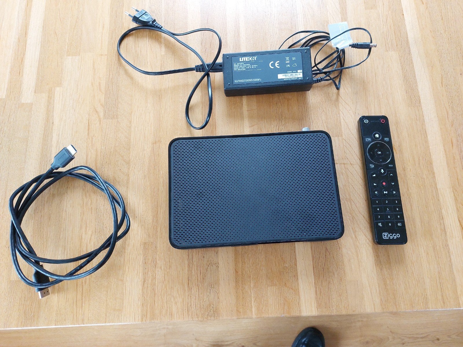 ziggo modem met afstandsbediening, Ophalen of Verzenden, Gebruikt, Decoder