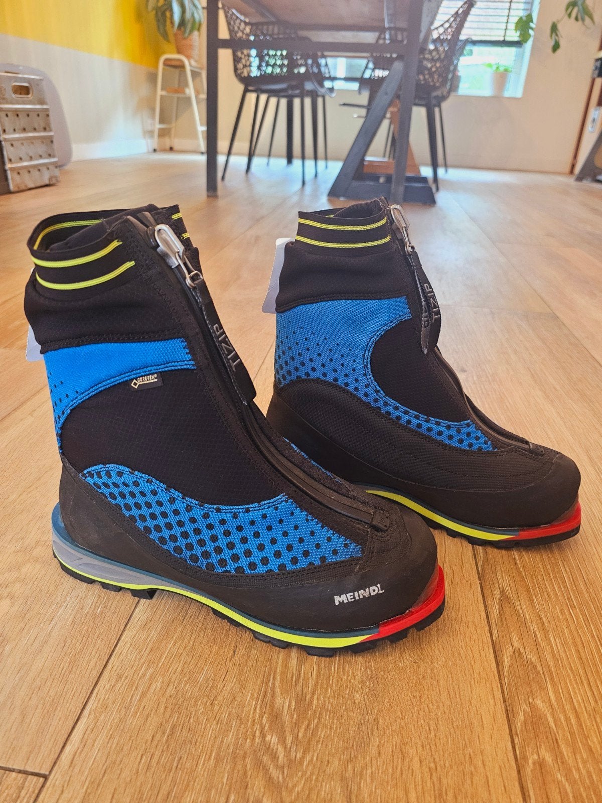 Meindl Steigijzer bergschoen 39.5 nieuw, Ophalen, Nieuw, Wandelschoenen