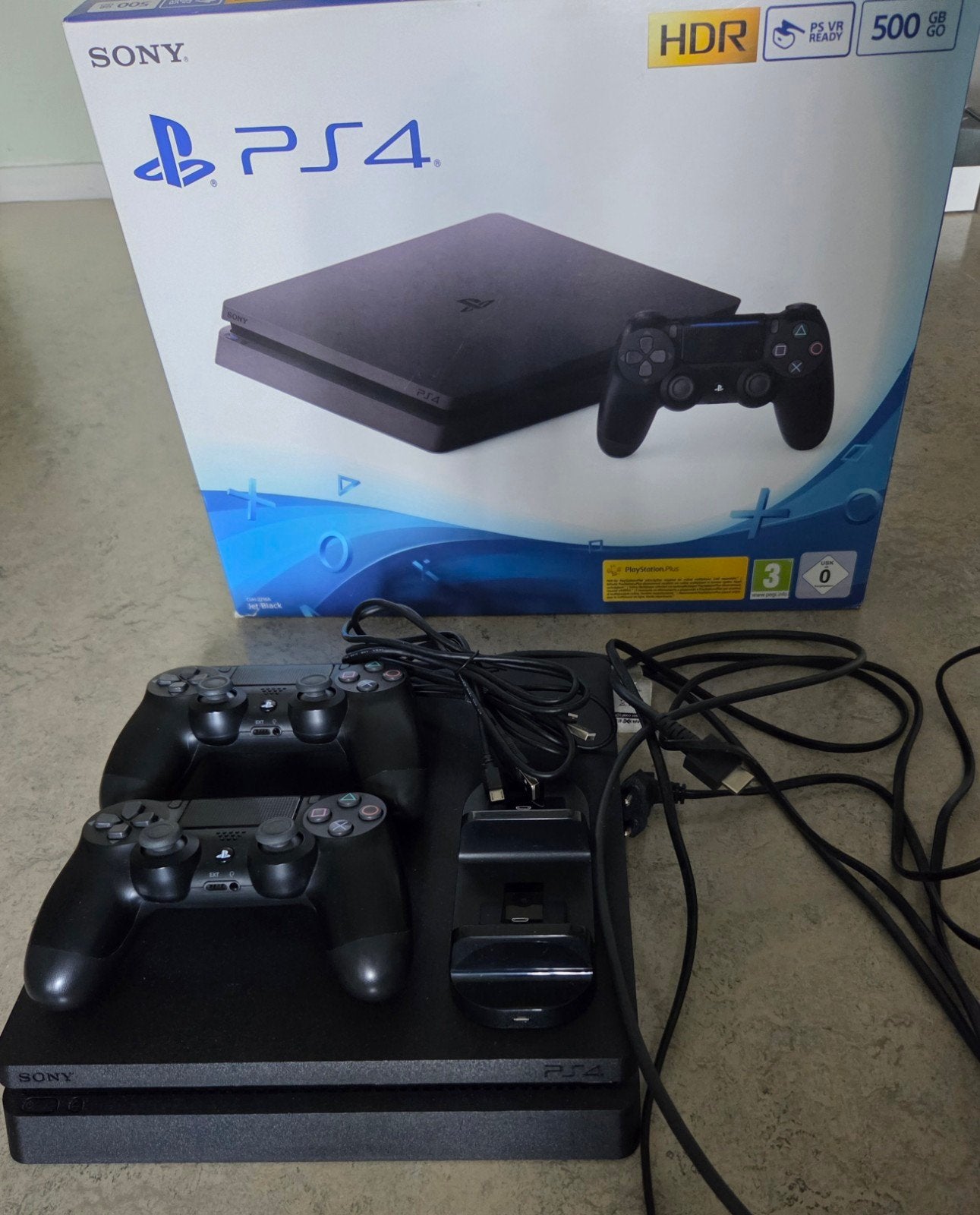 Playstation 4 Slim 500 GB met 2 controllers, Spelcomputers en Games, Spelcomputers | Sony PlayStation 4, Ophalen, 500 GB, Met 2 controllers
