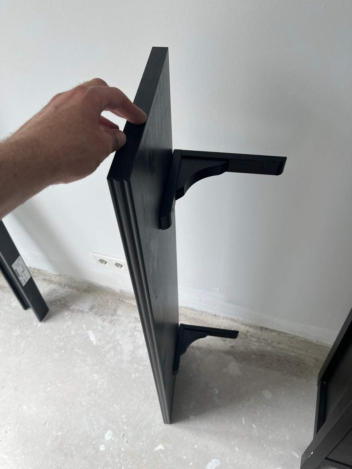 Zwarte wandplank met beugels, Ophalen of Verzenden, Zo goed als nieuw