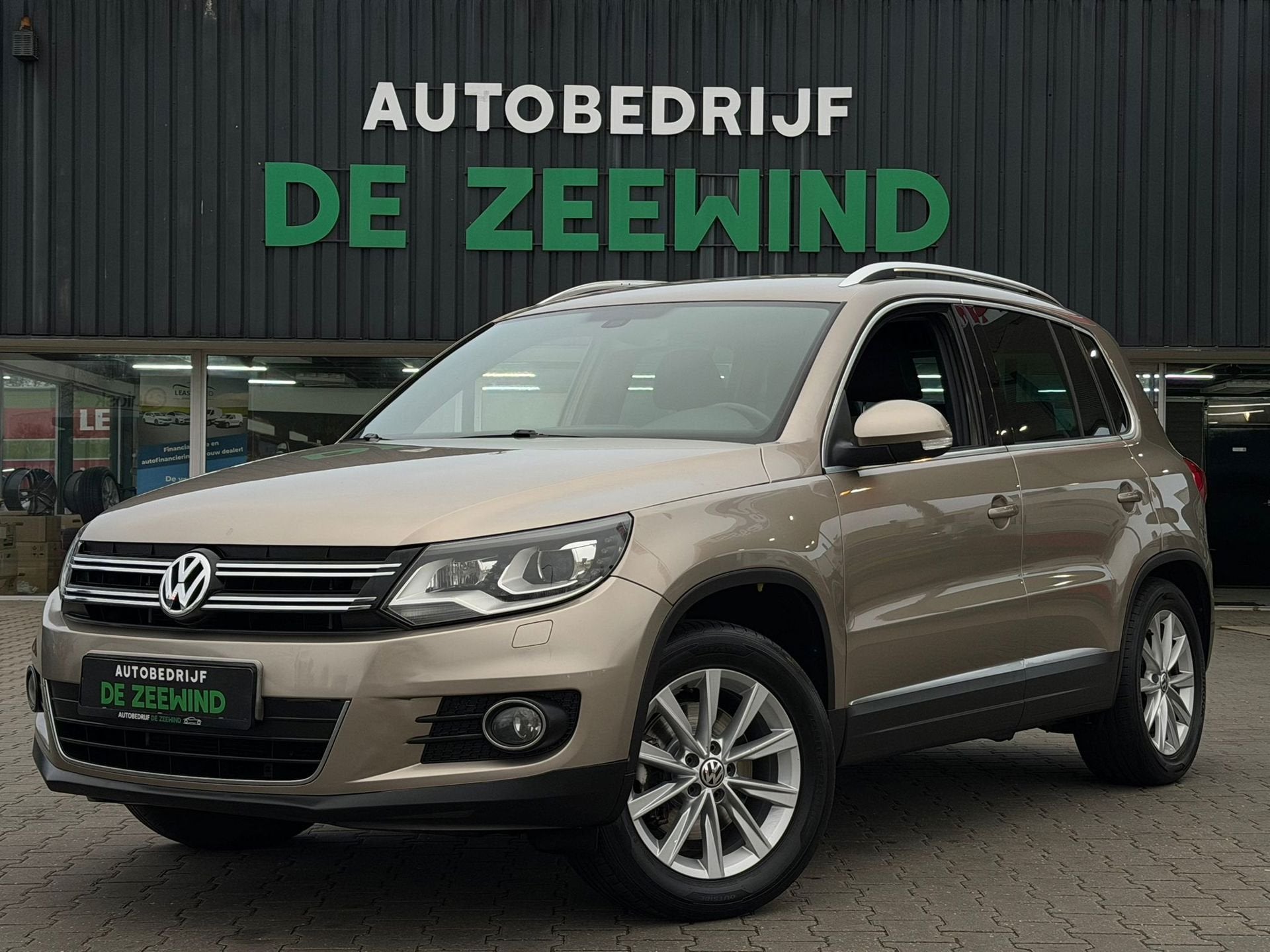 Volkswagen Tiguan 1.4 TSI Comfort&Design|led|apple carplay|n, Voorwielaandrijving, Gebruikt, 4 cilinders, Bruin