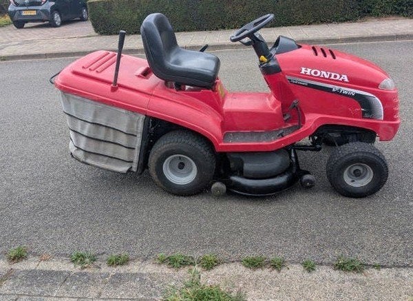 Betrouwbare Honda HF 2417 Zitmaaier V-Twin Hydrostaat, Ophalen, Cirkelmaaier, Honda, Gebruikt