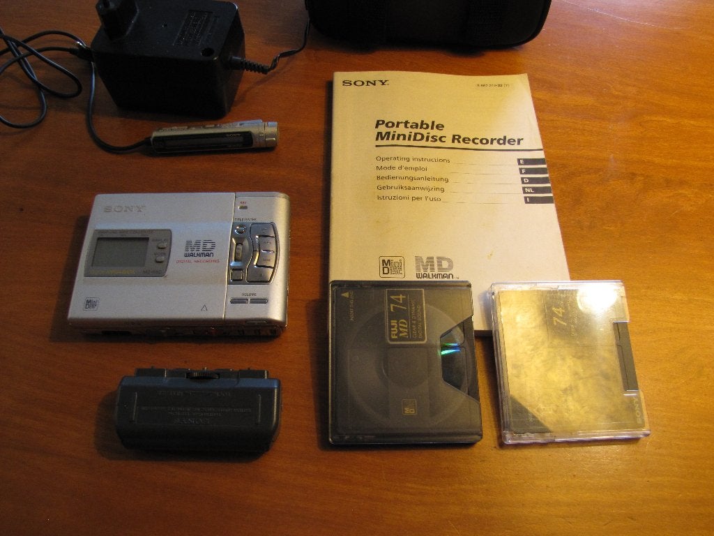 Sony MD walkman  MZ -R50 + afstandsbediening +accessoires, Ophalen, Walkman