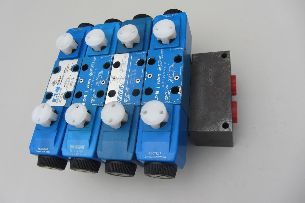 Ventielenblok/stuurblok hydrauliek 4 voudig 24v, Ophalen of Verzenden, Gebruikt
