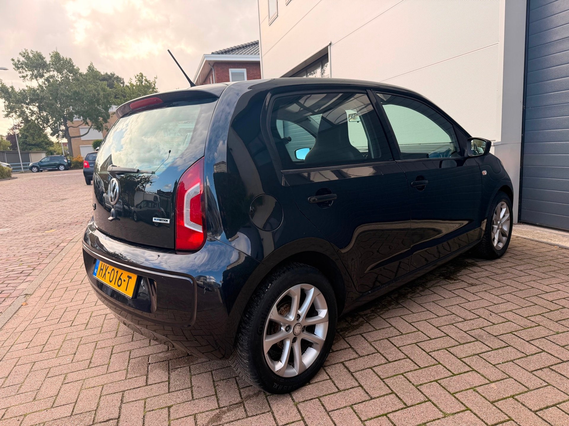 Volkswagen Up! 1.0 move up! BlueMotion/Airco/Aux/Bluetooth t, Voorwielaandrijving, Gebruikt, 840 kg, Zwart