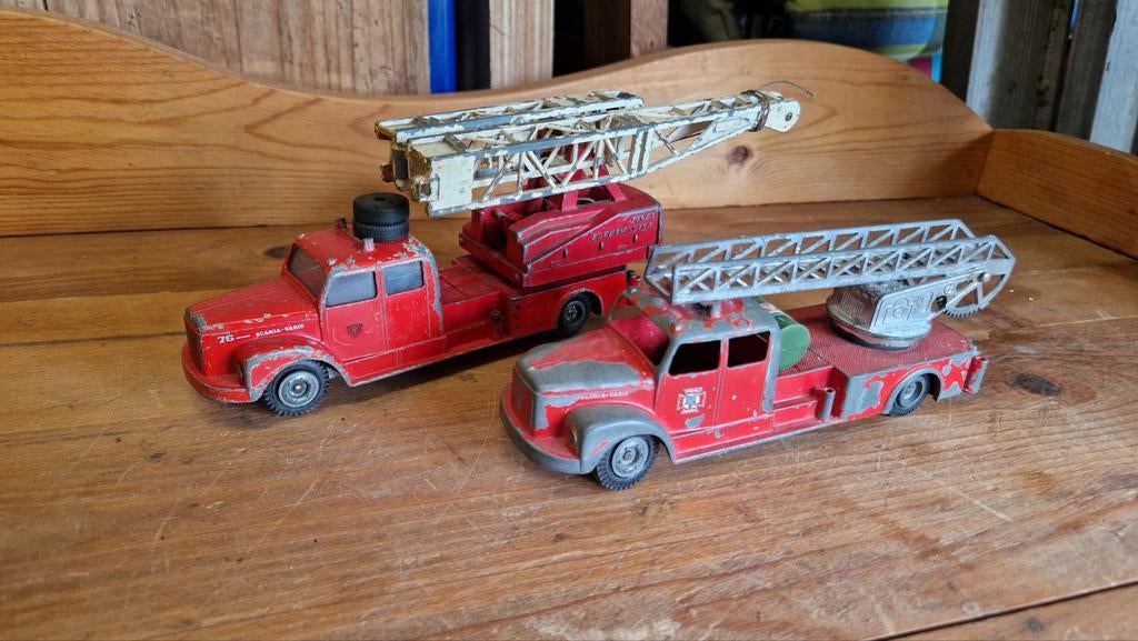 2 x Tekno Scania Vabis brandweerwagen, Ophalen