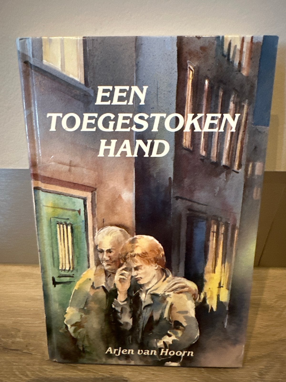 Een Toegestoken Hand - Arjen van Hoorn (Boek), Boeken, Ophalen of Verzenden, Gelezen, Nederland
