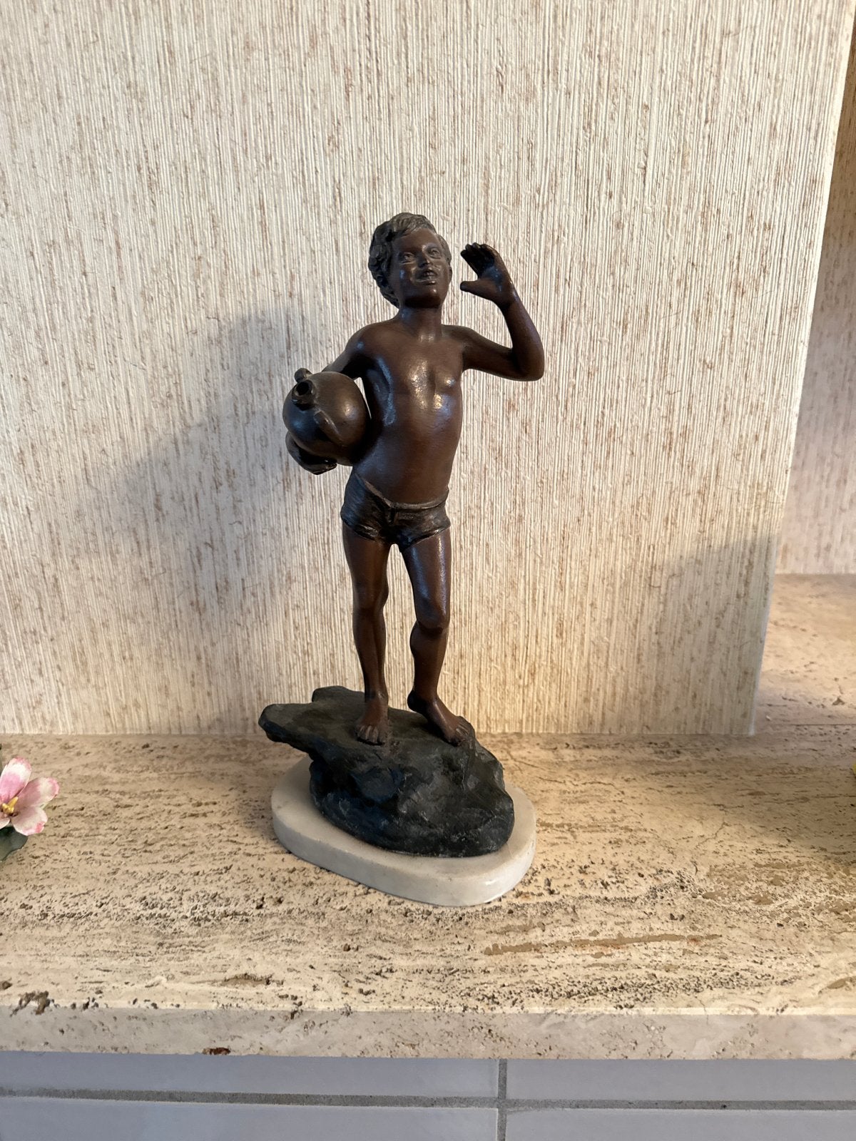 Bronzen sculptuur van jongen met kruik, Napels, Ophalen, 20 - 50 cm, Beeld, Bruin
