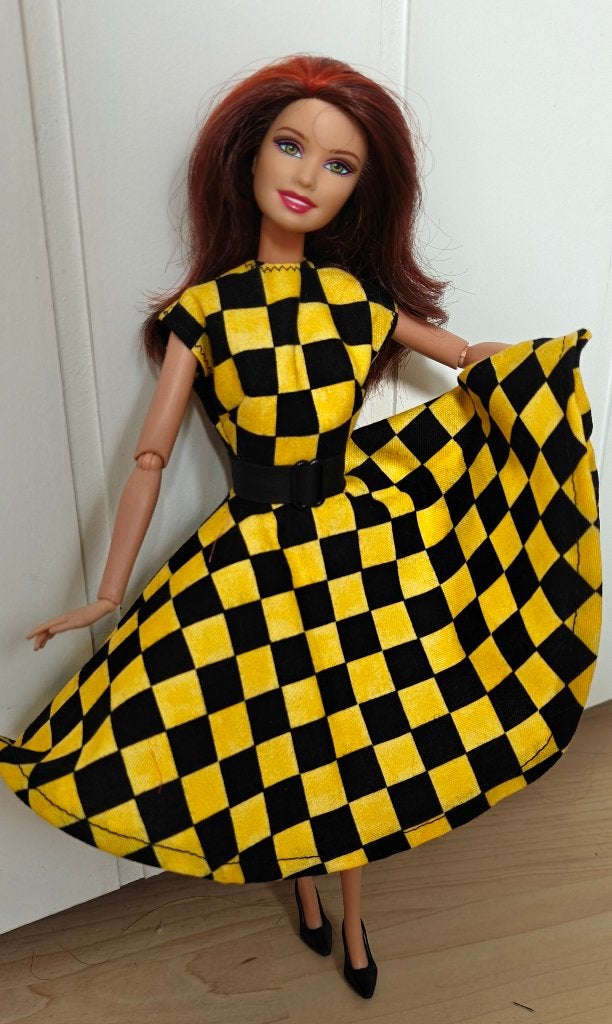Barbiekleding/Barbiekleertjes: Geblokte dansjurk voor Barbie, Verzenden, Nieuw, Barbie