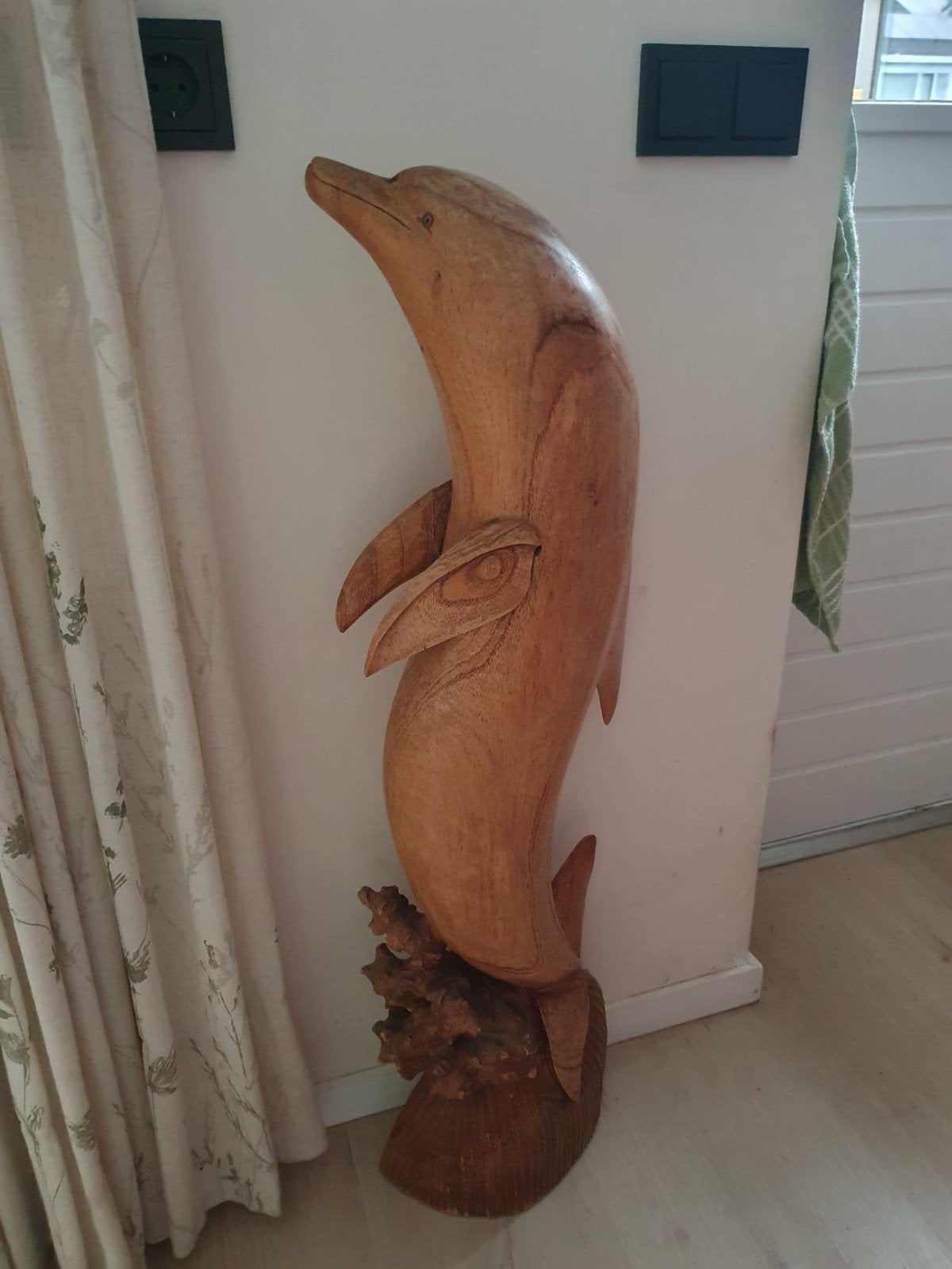 massief houten dolfijn, Ophalen