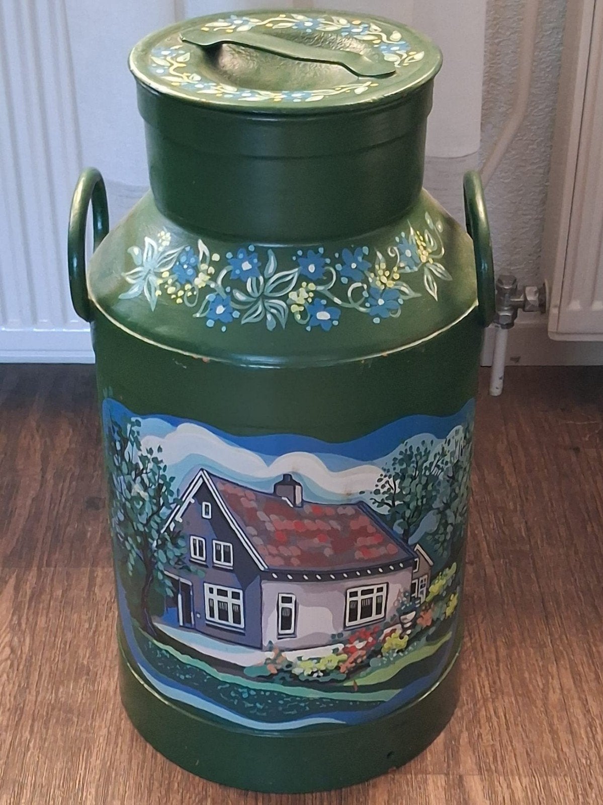 prachtige beschilderde melkbus, Ophalen