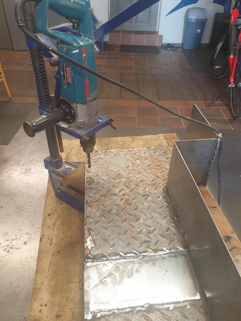 bosch boormachine met statief, Gebruikt, Variabele snelheid, 400 tot 600 watt, Ophalen