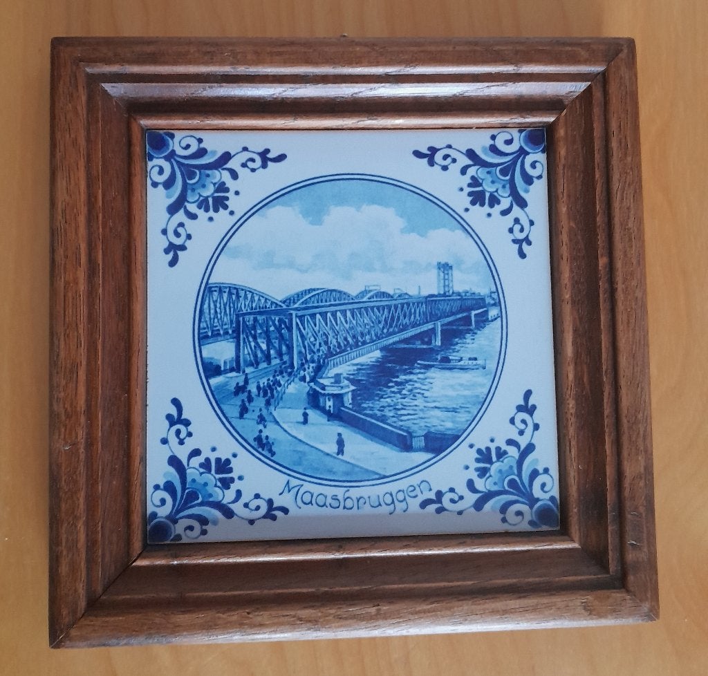 Tegel “Maasbruggen” (Rotterdam) in houten lijst, Ophalen of Verzenden