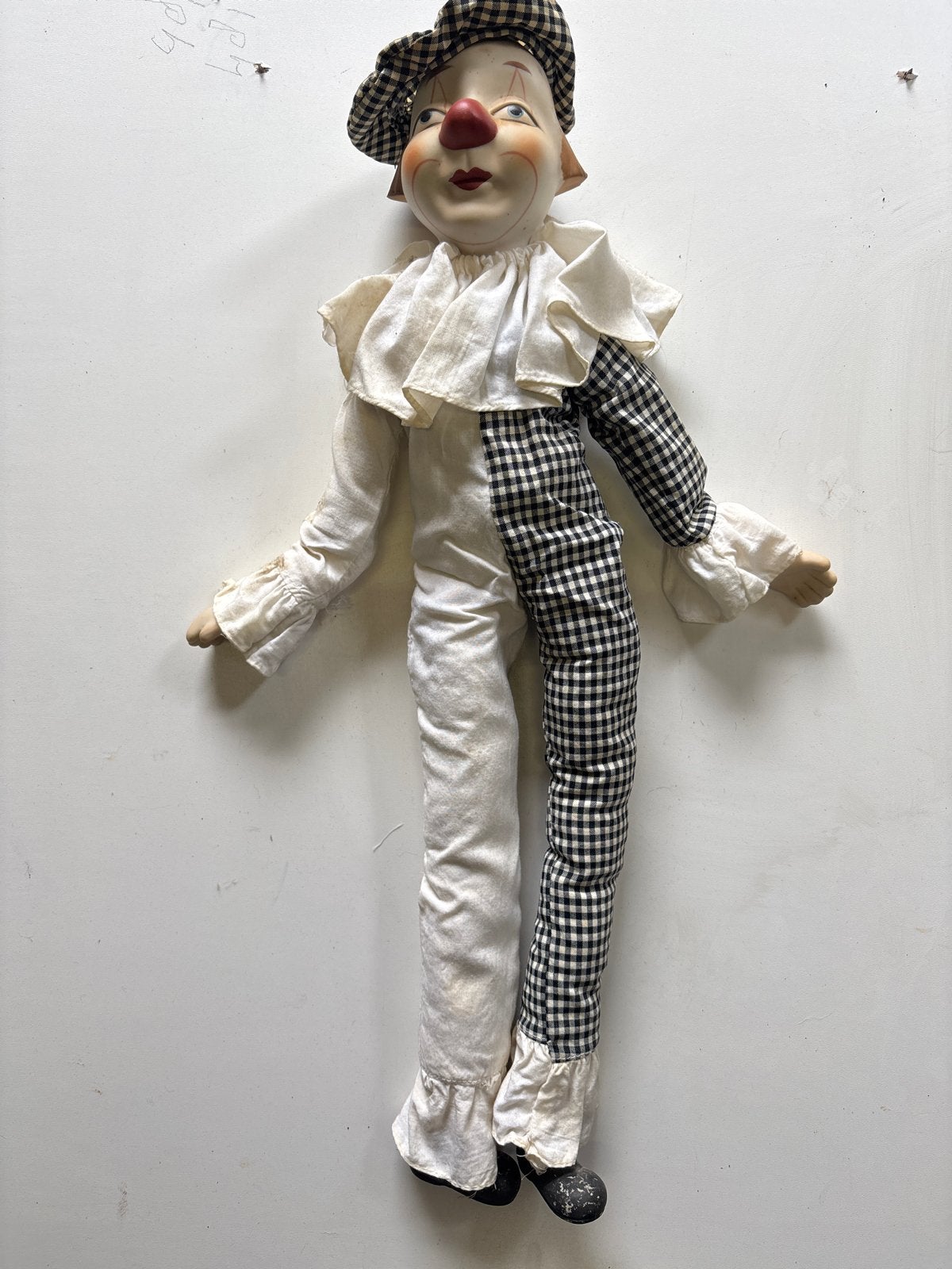 Vintage Porseleinen Clown Pop - Zwart/Wit Geruit Kostuum, Ophalen of Verzenden, Gebruikt, Pop