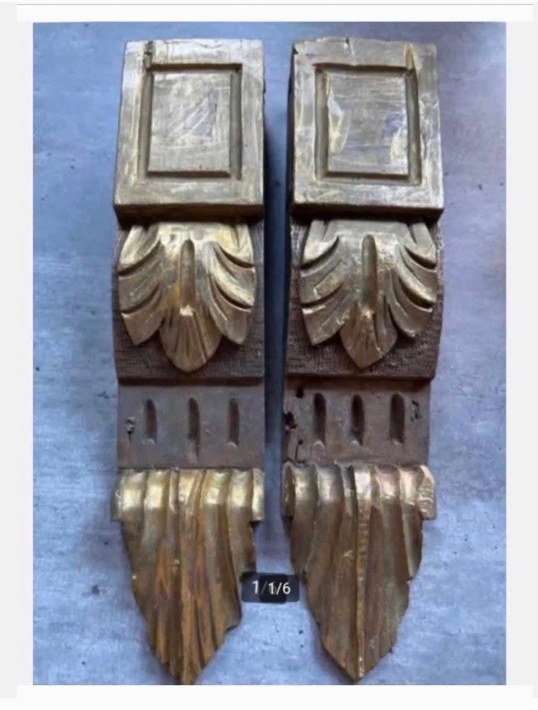Rechtse Antieke Houten Console met goudkleurige accenten, Ophalen of Verzenden