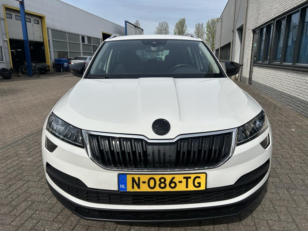 Skoda Karoq 1.0 TSI Style Bus. NAV CAMERA CARPLAY LED., Auto's, Skoda, Stof, Gebruikt, Euro 6, 116 pk