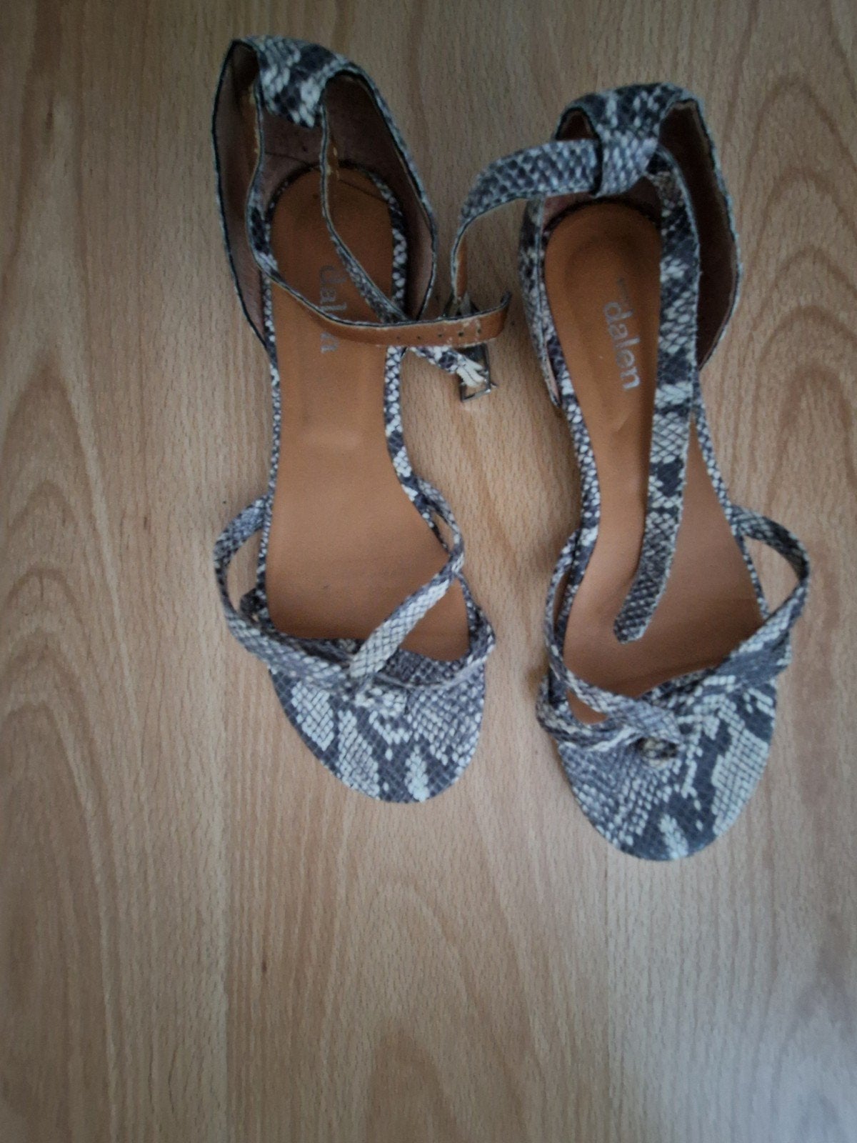 sandalen dierenprint, Beige, Nieuw, Sandalen of Muiltjes, Ophalen of Verzenden