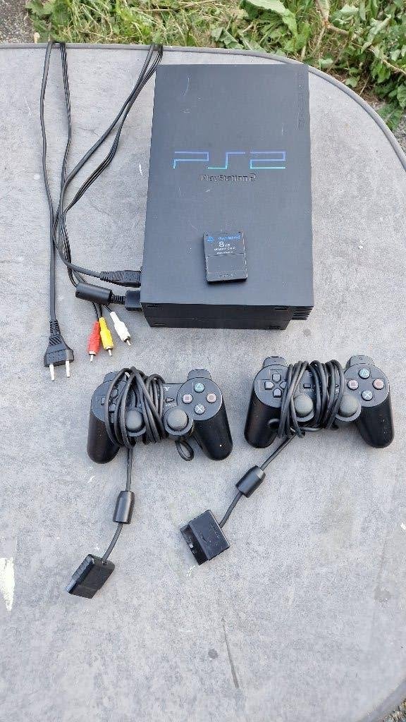 Playstation 2 incl 2 controllers & memorycard, Spelcomputers en Games, Spelcomputers | Sony PlayStation 2, Zo goed als nieuw, Phat