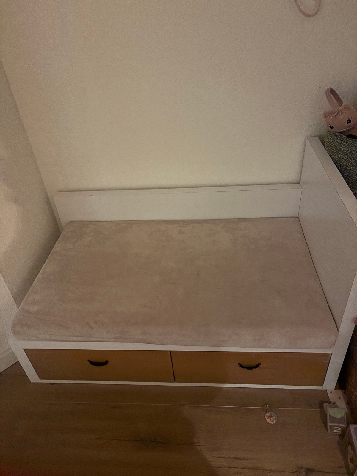 Gratis Witte bank met opbergruimte en kussen, Huis en Inrichting, Ophalen, Gebruikt, Eenpersoons, Minder dan 75 cm