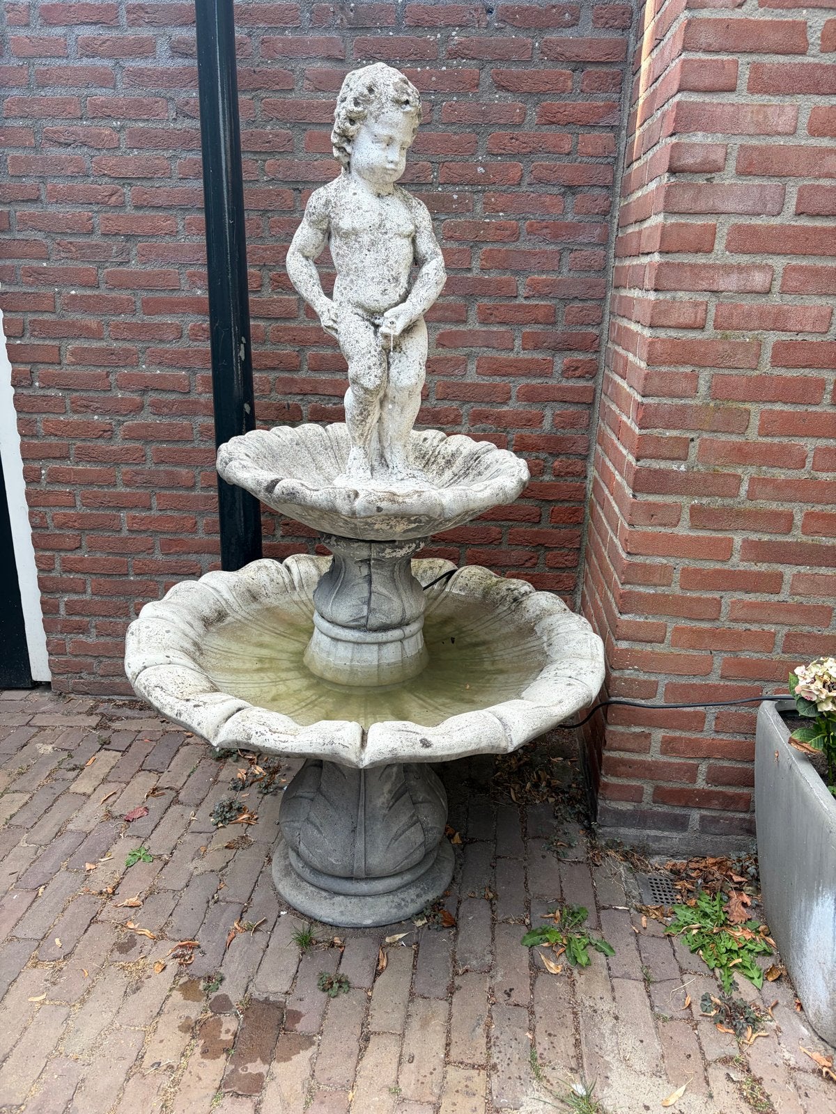 Manneke pis fontein met pomp en verschillende niveaus, Ophalen, Gebruikt, Graniet, Fontein