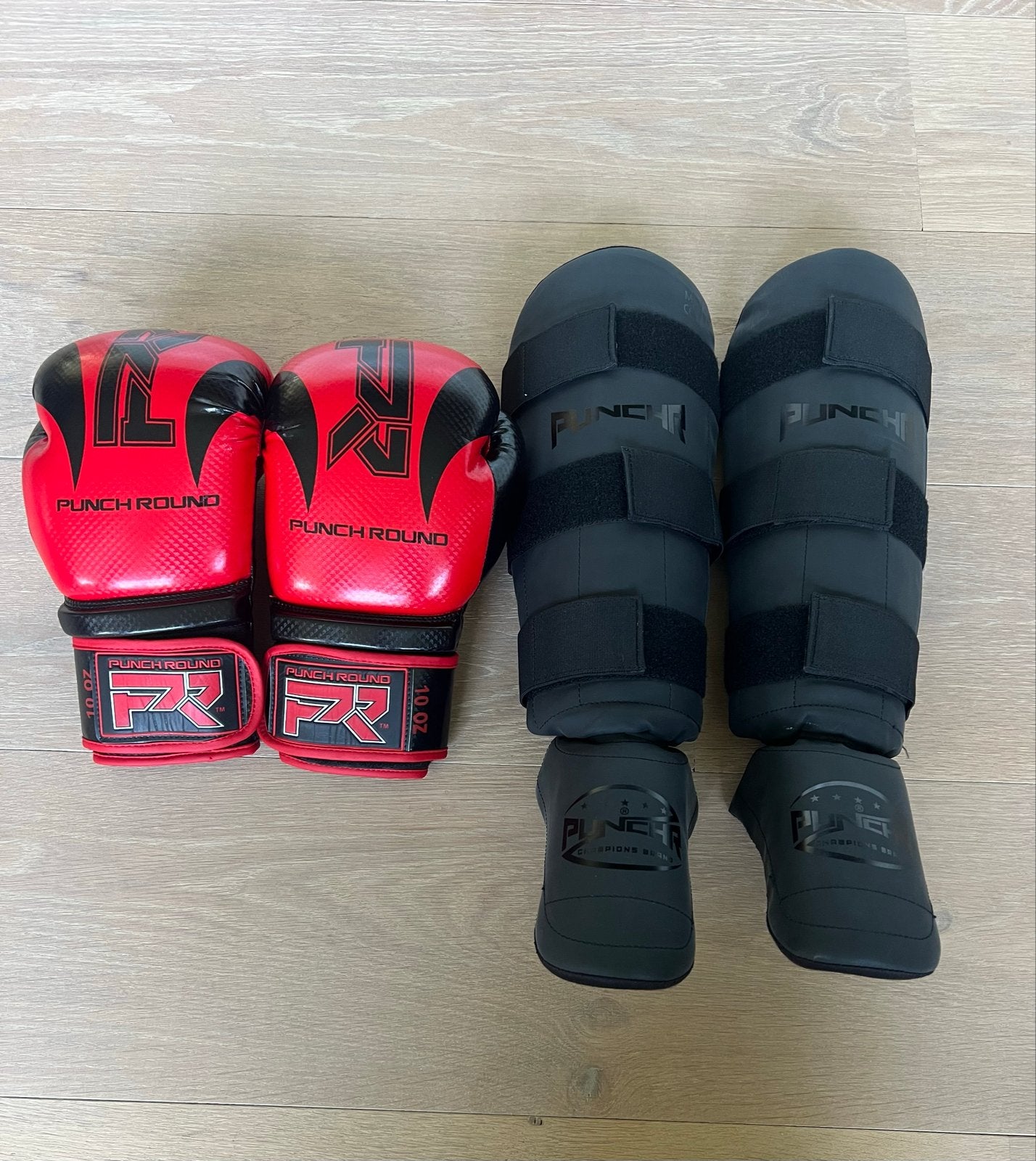 Bokshandschoenen en scheenbeschermers - Punch Round & Punchr, Ophalen, Zo goed als nieuw, Overige, Vechtsportbescherming