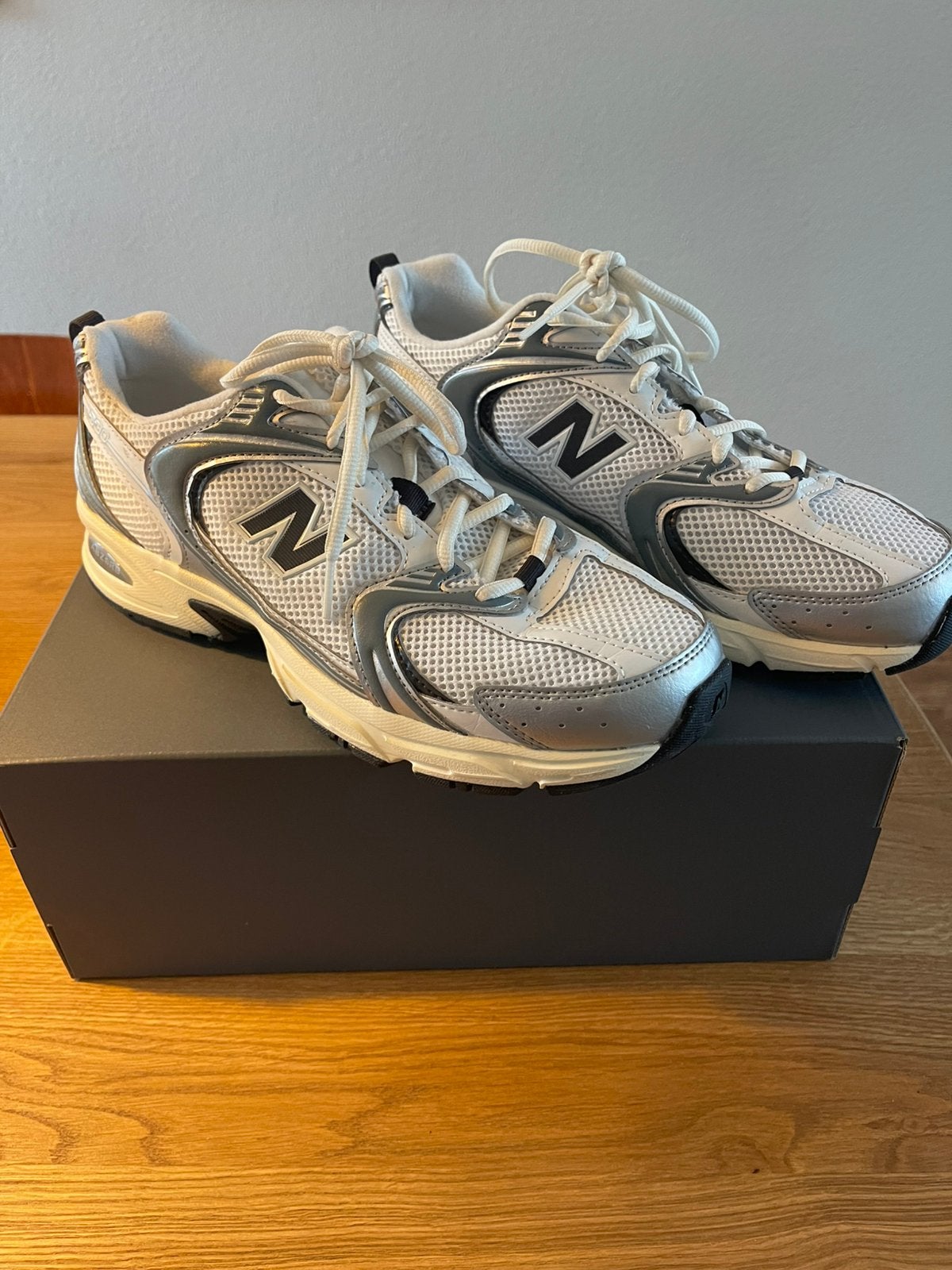 New balance 530 silver, grey and white, Ophalen of Verzenden, Zo goed als nieuw, Overige kleuren