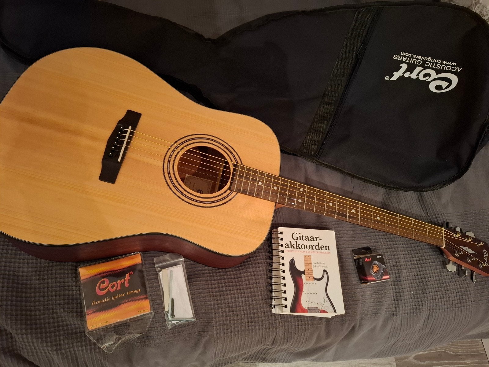 nieuwe Cort Westerngitaar, Ophalen, Zo goed als nieuw, Western- of Steelstringgitaar