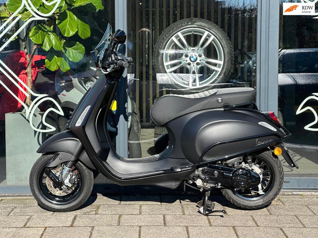 Vespa Bromscooter Sprint 4T Notte Geel Kenteken *116KM*, Fietsen en Brommers, Brommers | Vespa, Gebruikt, Overige modellen, Pontweg 4
1432bw  Aalsmeer, NL