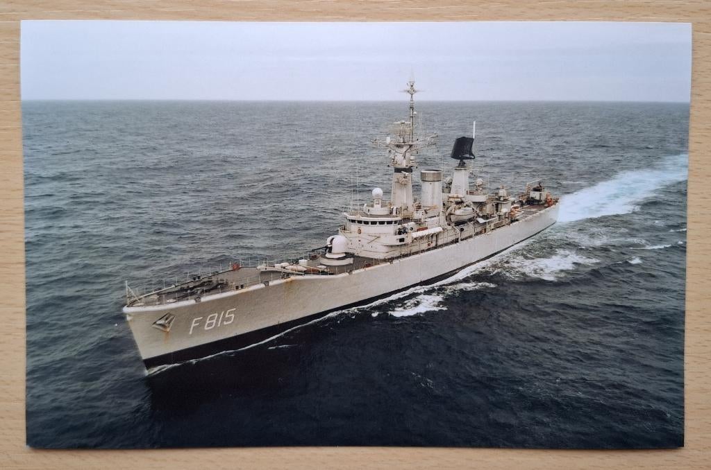 Foto marine: Hr Ms Evertsen (F815) - op volle zee 1980, Verzamelen, Verzenden, Marine, Nederland, Foto of Poster
