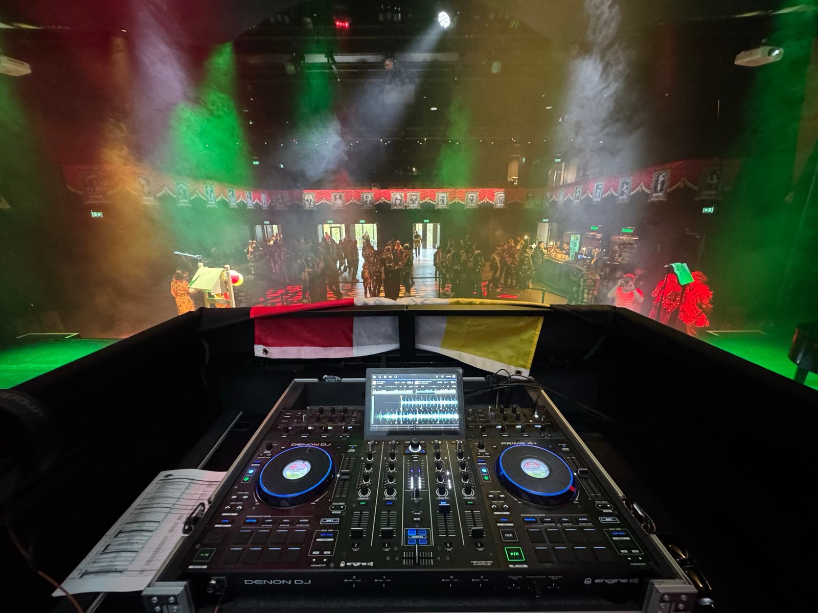Denon Prime 4+ DJ-controller inclusief flightcase & ssd, Ophalen, Denon, Zo goed als nieuw, .