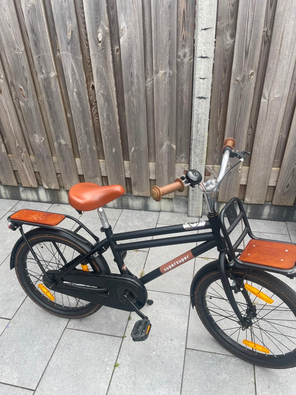 SuperSuper Kinderfiets 20 inch met voordrager en terugtrapre, Fietsen en Brommers, Fietsen | Kinderfietsjes, Ophalen, Gebruikt