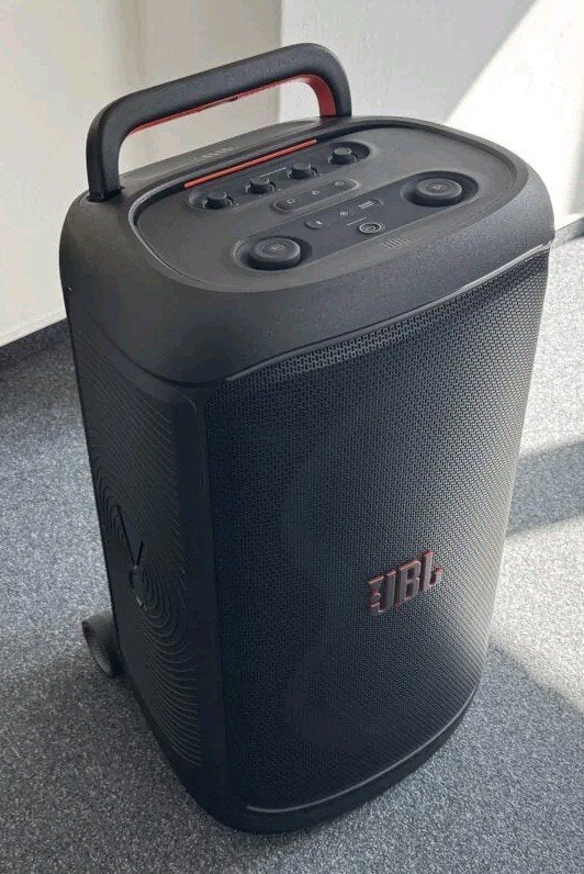 Te koop aangeboden: een zo goed als nieuwe JBL Partybox 520