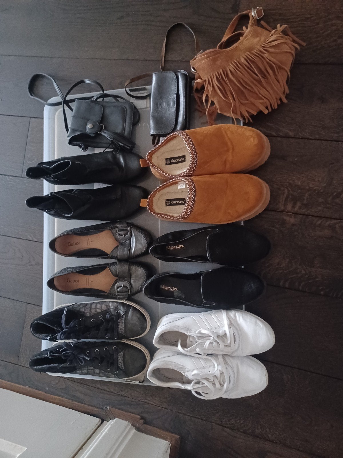 Diverse schoenen maat 41 en tassen - Verschillende stijlen, Ophalen, Zo goed als nieuw, Zwart, Sneakers of Gympen