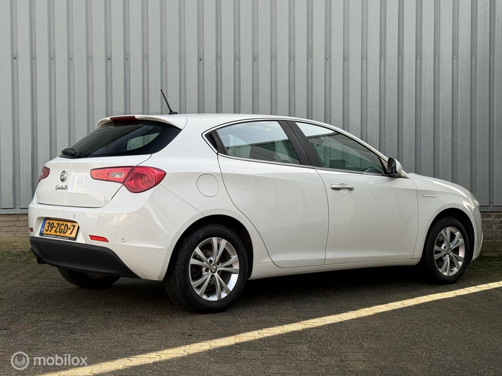 Alfa Romeo Giulietta 1.4 T | Climate | DNA | Navi, Auto's, Voorwielaandrijving, Euro 5, Stof, Zwart