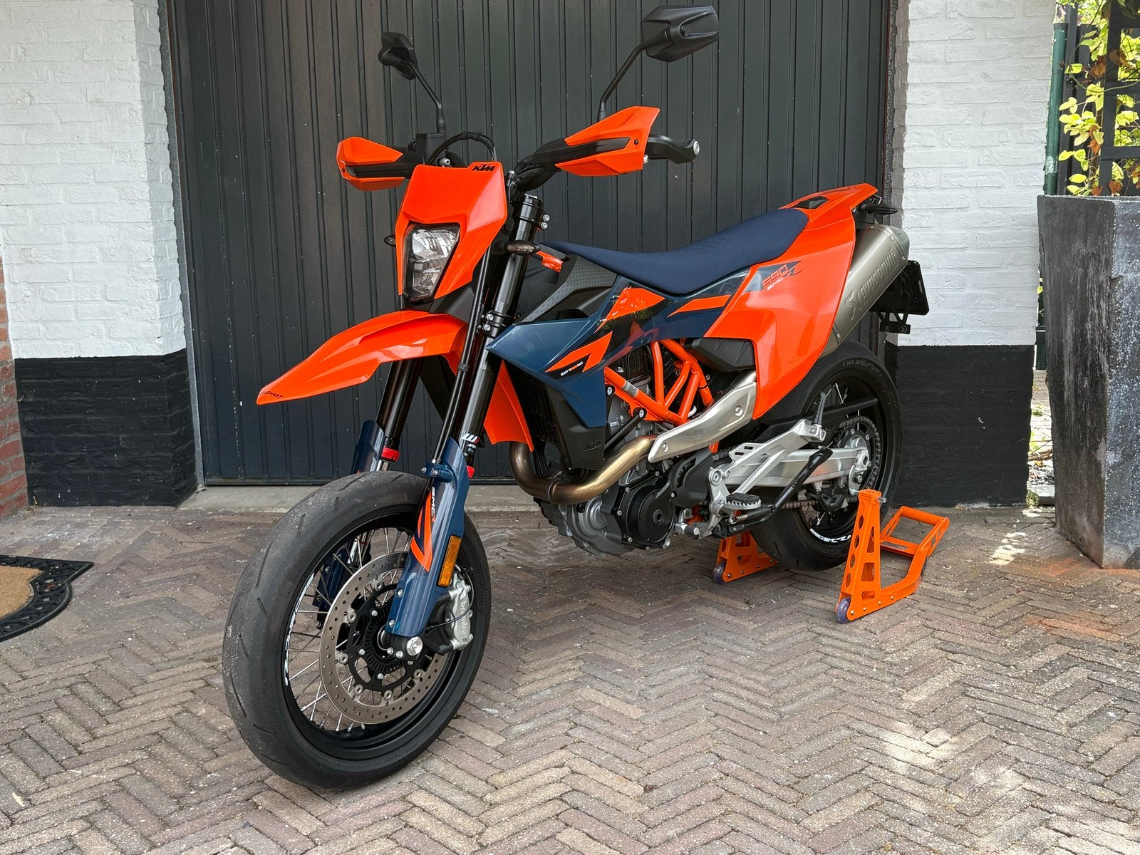 KTM 690 SMC R Supermoto Akrapovic fab.garantie tot okt 2029!, Motoren, Motorrijbewijs A, Gebruikt, Handgeschakeld, 1 cilinder