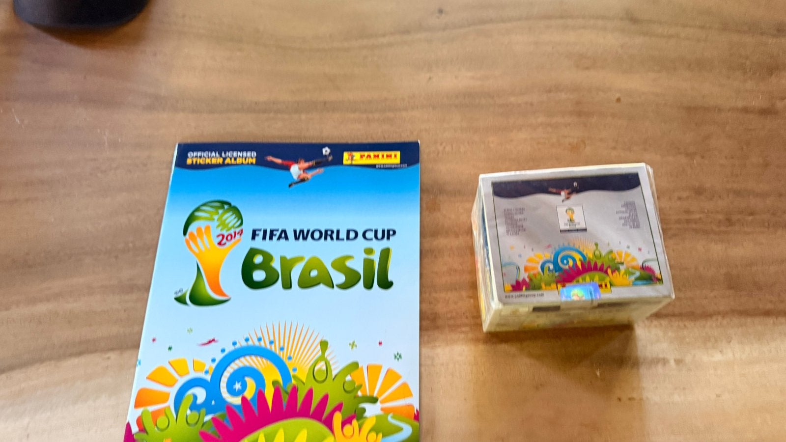 Panini 2014 Brasil wk worldcup box 100 pakjes + nieuw album, Cd's en Dvd's, Cassettebandjes, Ophalen of Verzenden, Zo goed als nieuw