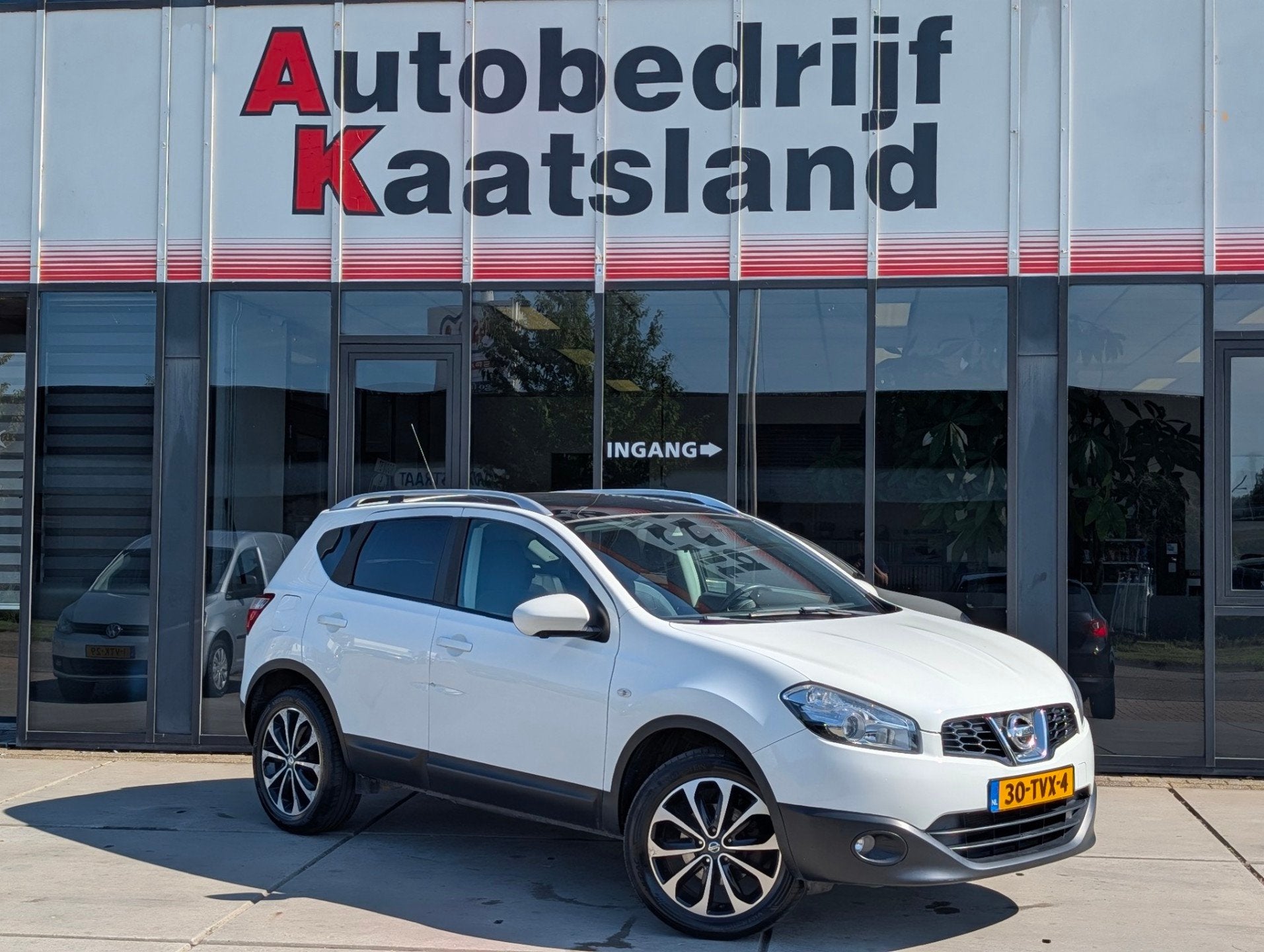 Nissan Qashqai 1.6 Connect Edition - Pano - Cruise - Trekhaa, Voorwielaandrijving, Euro 5, Stof, Gebruikt