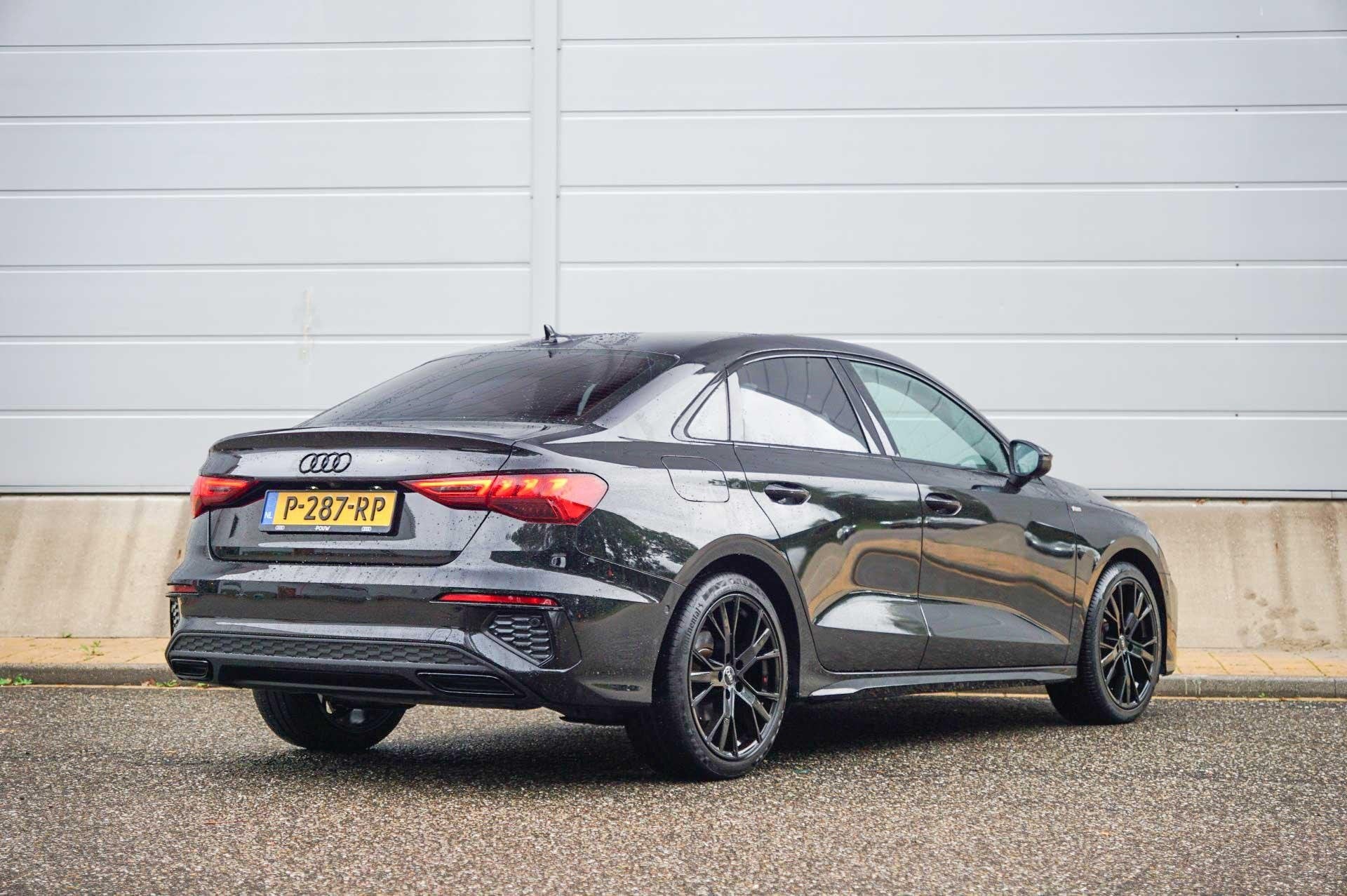 Audi A3 Limousine 35 TFSI 150pk S-tronic S Edition | Panoram, Auto's, 4 cilinders, 150 pk, Leder en Stof, Zwart