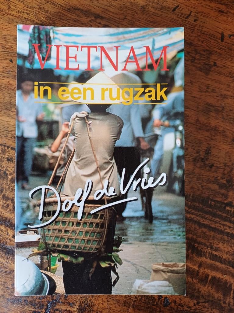 Vietnam in een rugzak - Dolf de Vries reisgids, Dolf de Vries, Ophalen of Verzenden, Reisgids of -boek, Azië